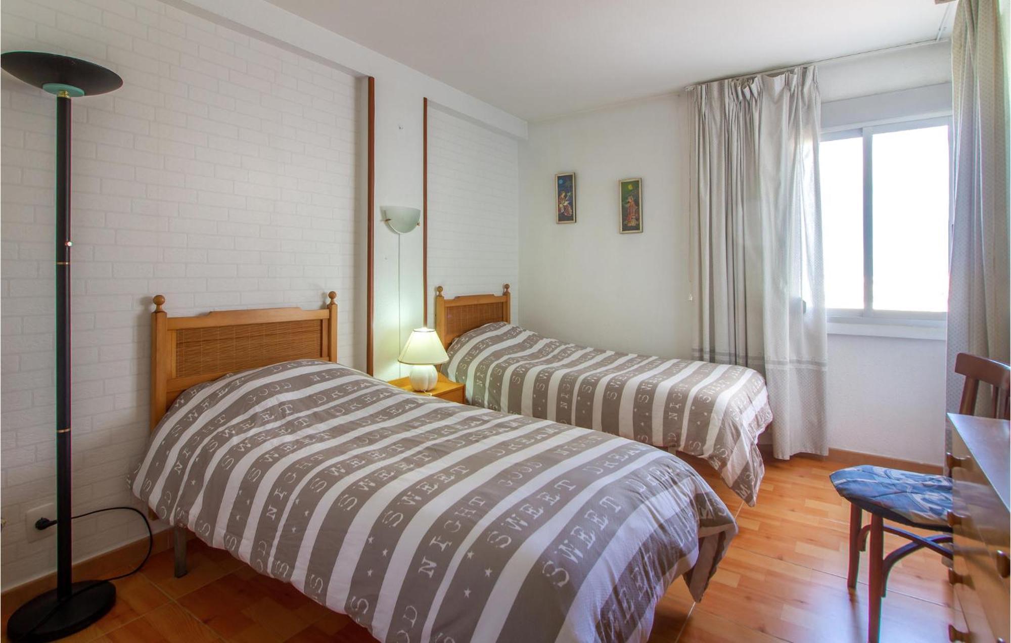 Stunning Apartment In Gandia With Kitchen Buitenkant foto